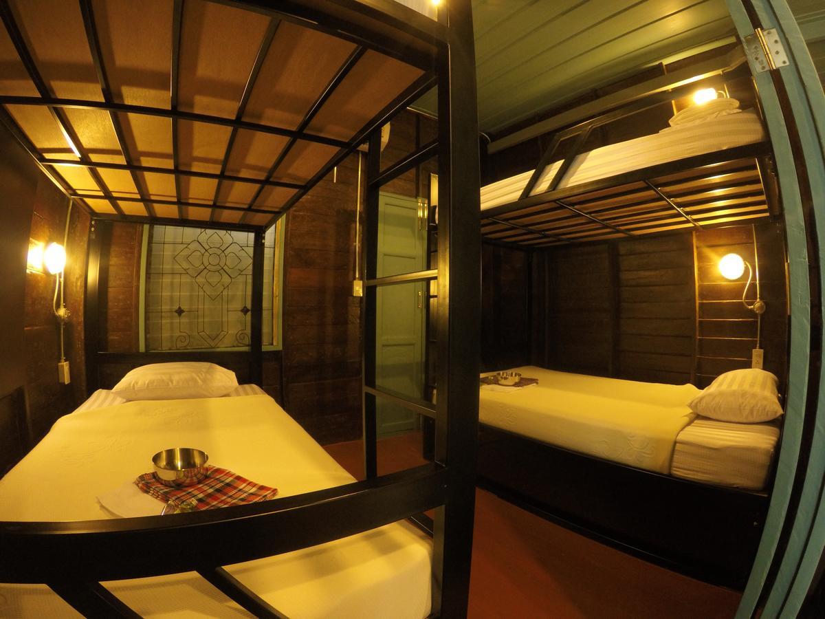 La Moon Hostel Бангкок Экстерьер фото