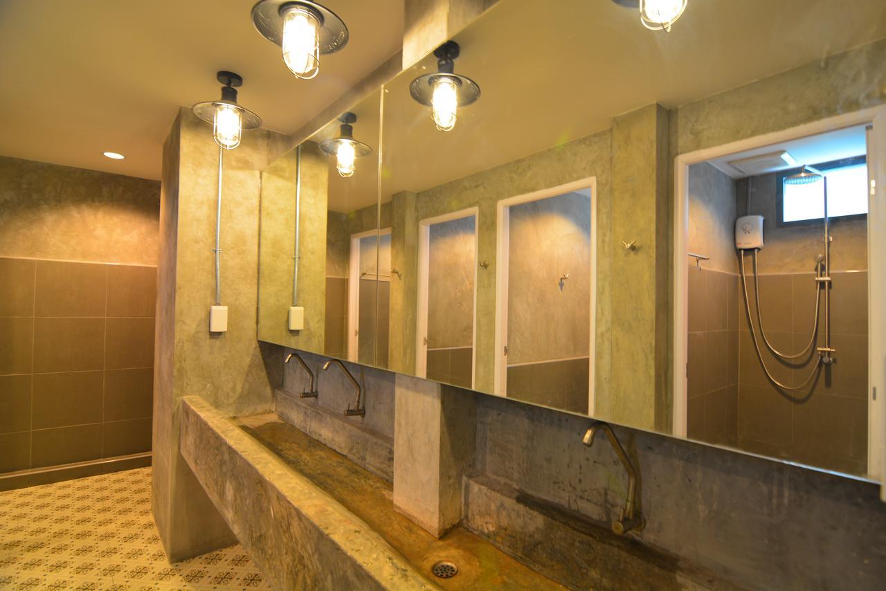 La Moon Hostel Бангкок Экстерьер фото