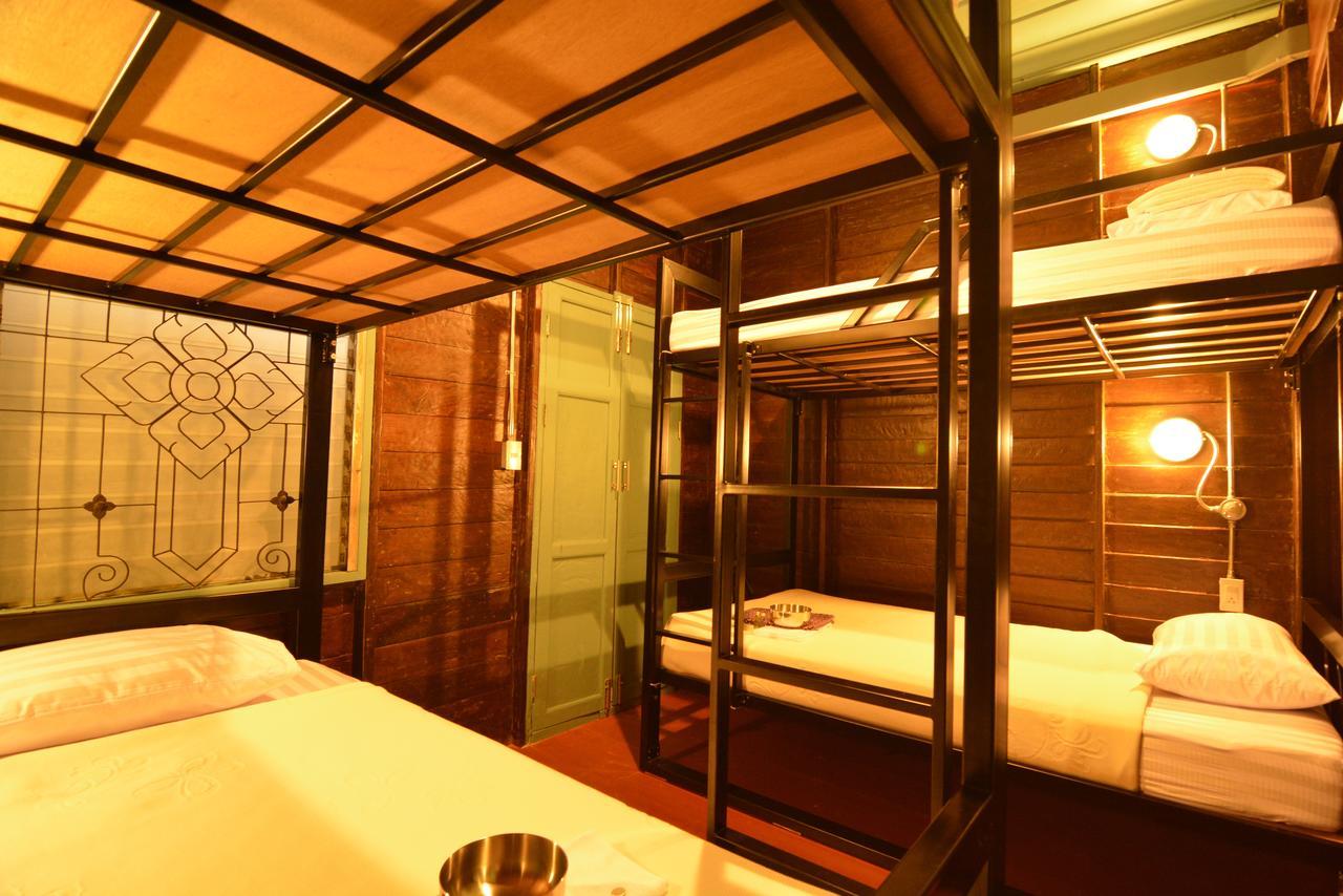 La Moon Hostel Бангкок Экстерьер фото