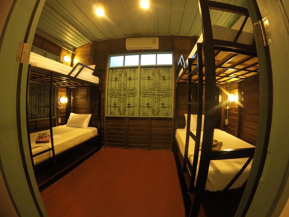 La Moon Hostel Бангкок Экстерьер фото