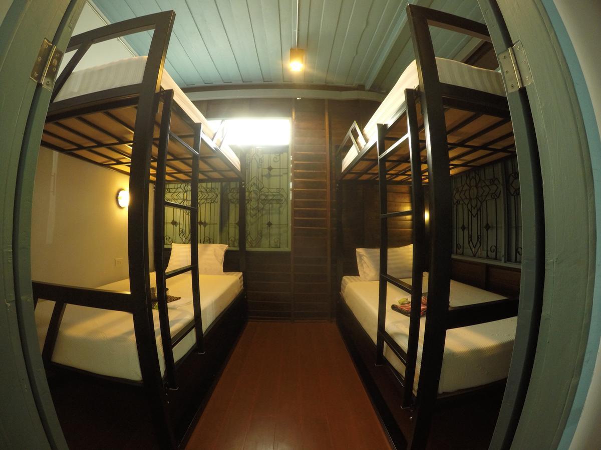 La Moon Hostel Бангкок Экстерьер фото