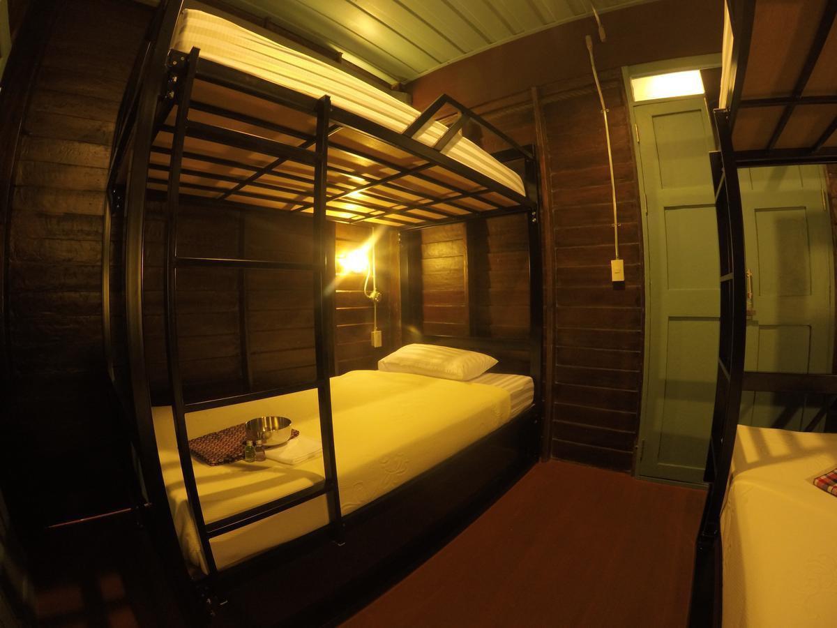 La Moon Hostel Бангкок Экстерьер фото