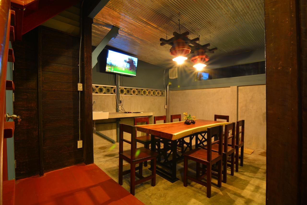 La Moon Hostel Бангкок Экстерьер фото