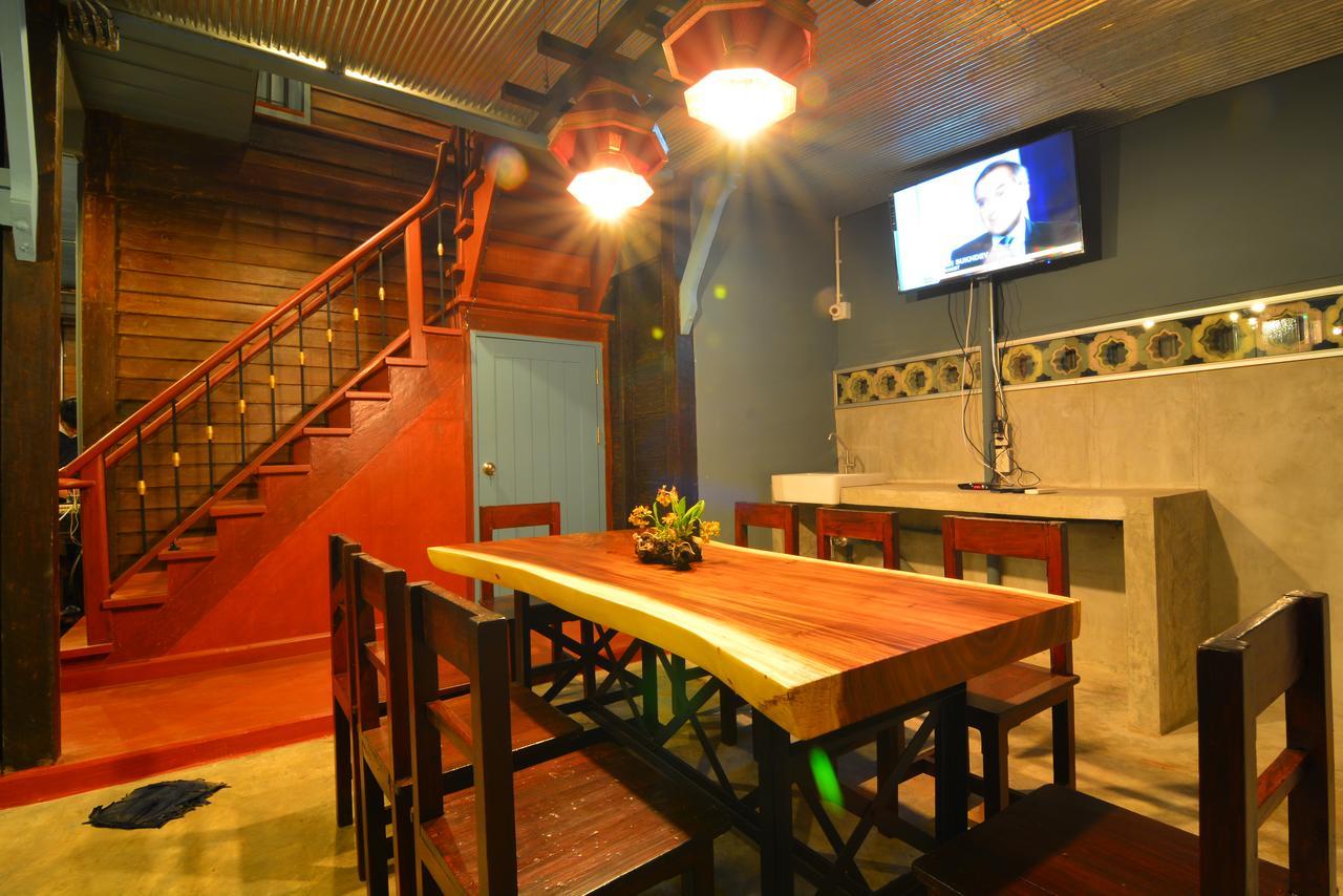La Moon Hostel Бангкок Экстерьер фото