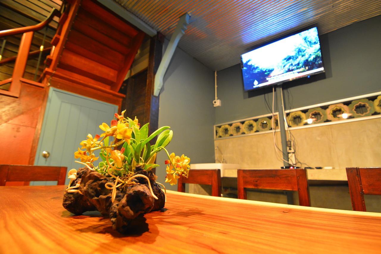 La Moon Hostel Бангкок Экстерьер фото