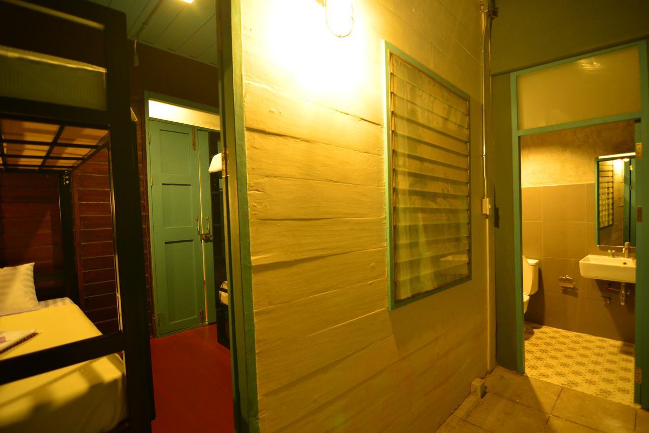 La Moon Hostel Бангкок Экстерьер фото