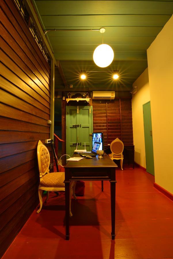 La Moon Hostel Бангкок Экстерьер фото