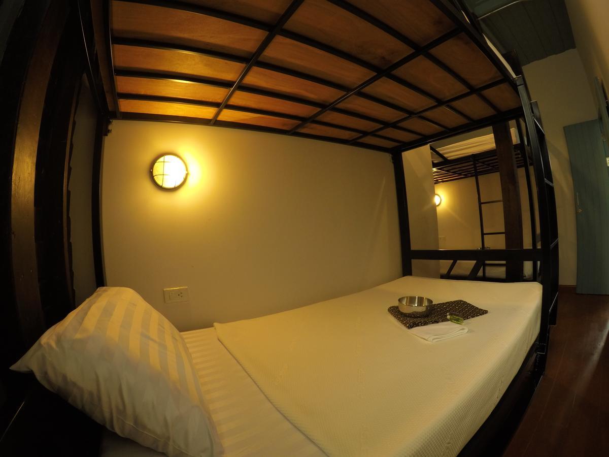 La Moon Hostel Бангкок Экстерьер фото