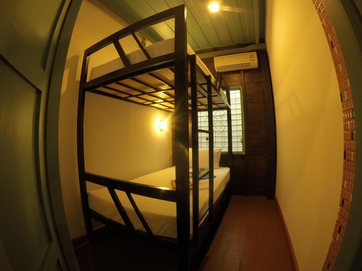 La Moon Hostel Бангкок Экстерьер фото