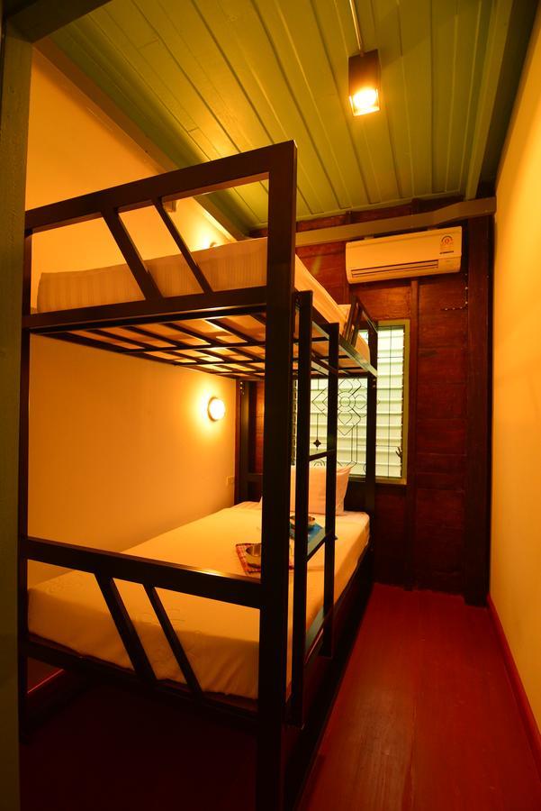 La Moon Hostel Бангкок Экстерьер фото